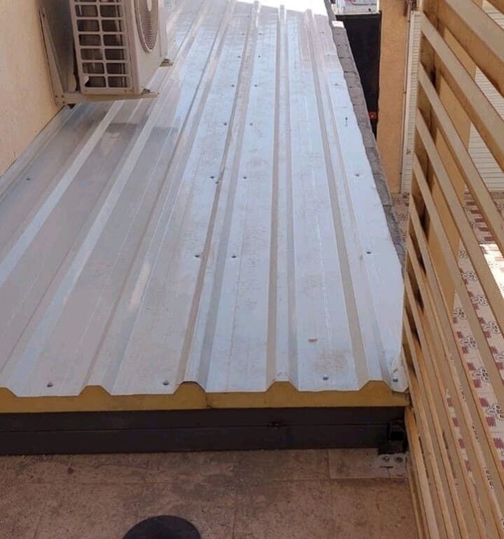 ساندوتش بانل الرياض وجدة: استخداماته ومميزاته في مشاريع البناء