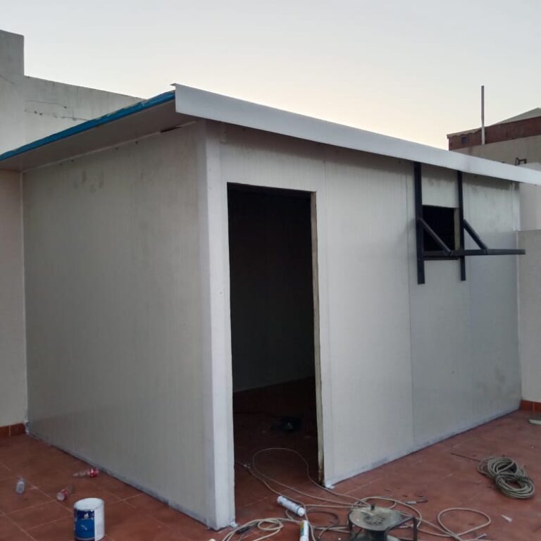 تركيب غرف وملاحق ساندوتش بانل بالرياض وجدة: الحل الأمثل للراحة والتميز