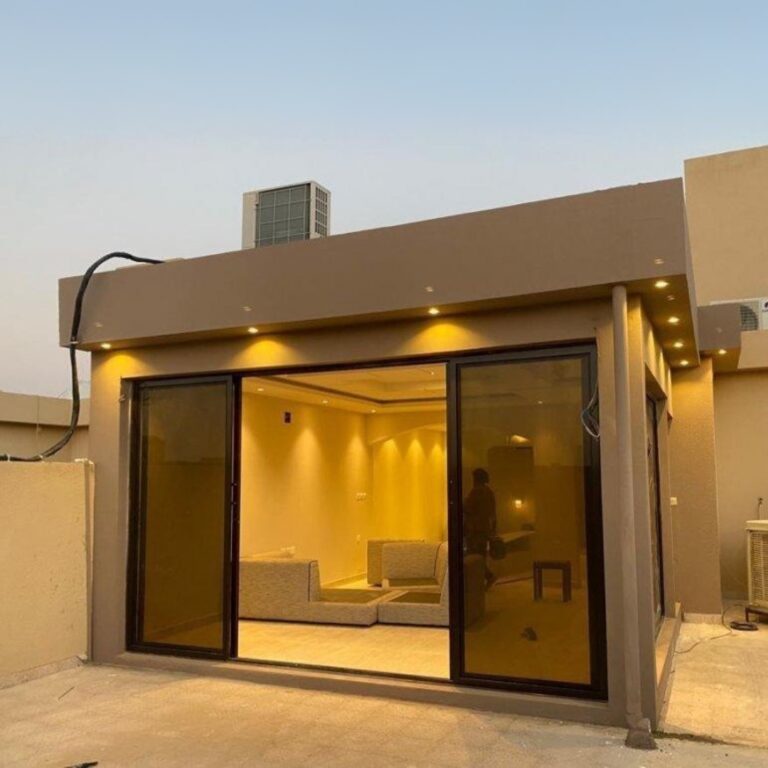 ملاحق ساندوتش بانل وإسمنت بورد في جدة | احدث تصاميم الملاحق الخارجية للحوش والسطح في جدة